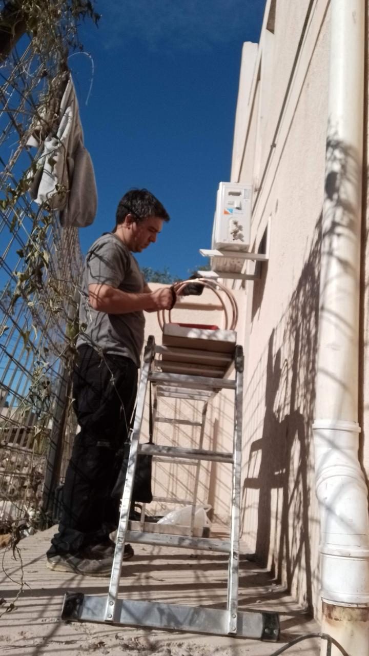 Instalación de unidad exterior de aire acondicionado en San Juan